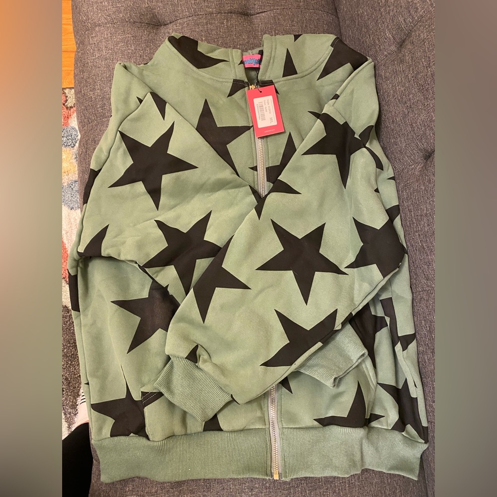 Olive green and black oversized hoodie from Nordstroms. Never worn.